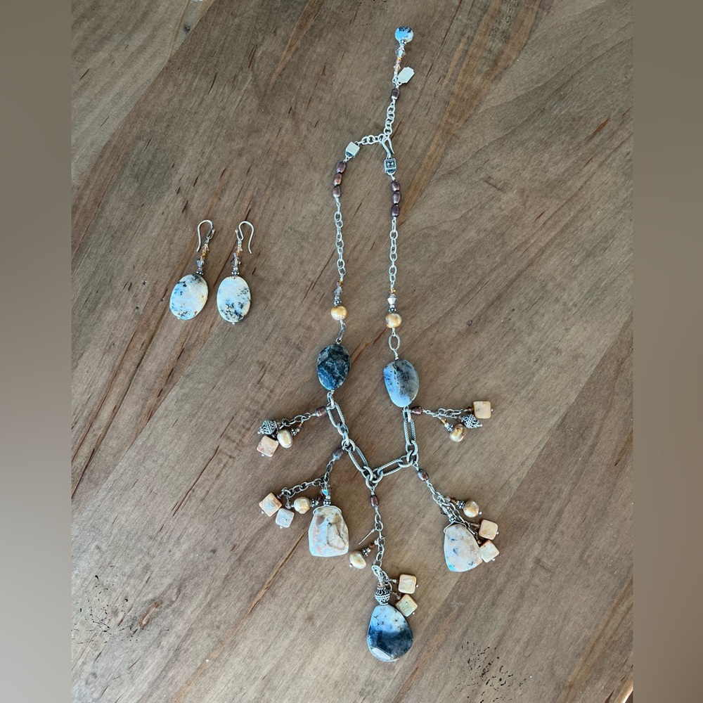 Tres Jolie Necklace & Earrings Set